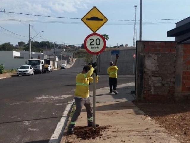 Semob revitaliza sinalização de trânsito no entorno dos bairros Estoril e Inoocop