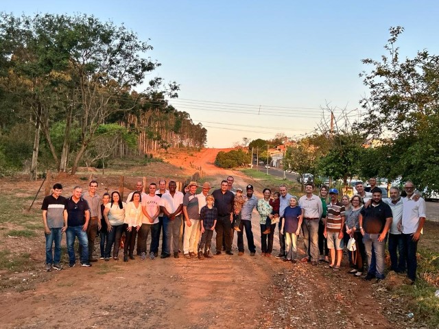 Ed Thomas entrega melhorias executadas na Estrada Rural do Km 9