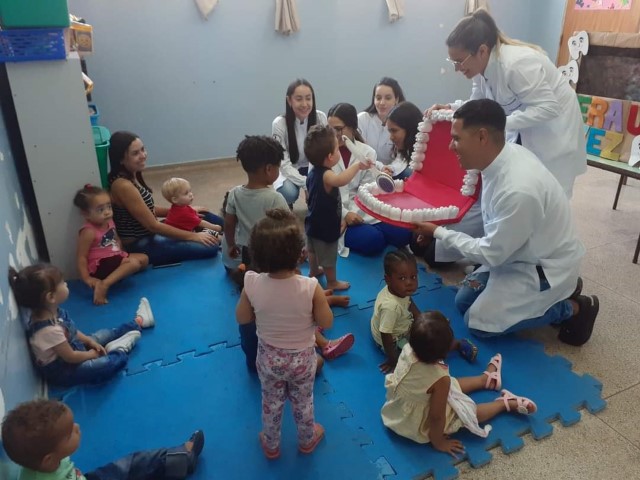 Alunos de Odontologia da Unoeste realizam trabalho na EM Dr Aziz Felippe