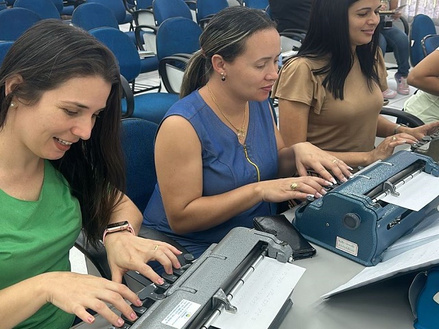 Profissionais do Atendimento Educacional Especializado têm formação em deficiência visual