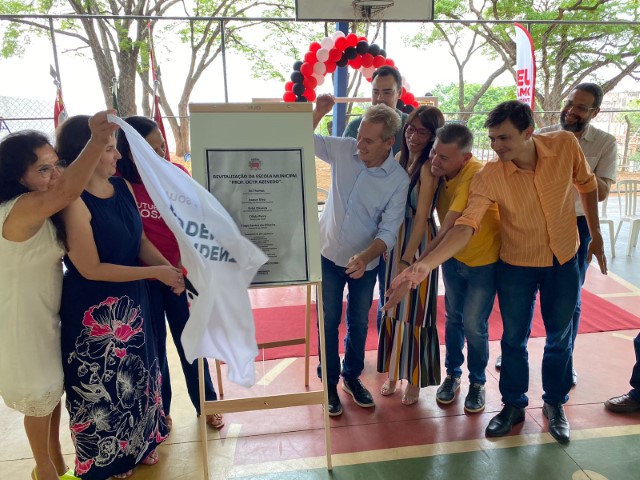 Prefeitura entrega revitalização da Escola Municipal Ocyr Azevedo 