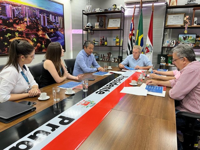 Prefeito recebe representantes da Mampei Funada, que apresenta planos para 2024