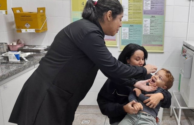 Prudente começa a vacinar crianças menores de cinco anos contra Poliomielite; meta de 95%