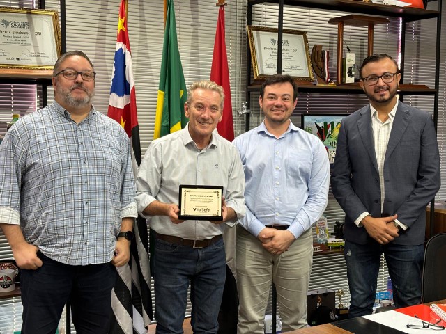 Prefeito recebe empresários da nova Clínica de Medicina e Segurança do Trabalho Vital Safe