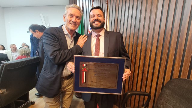 Prefeito prestigia entrega do título de “Cidadão Prudentino” ao Dr. Wesley Cotini