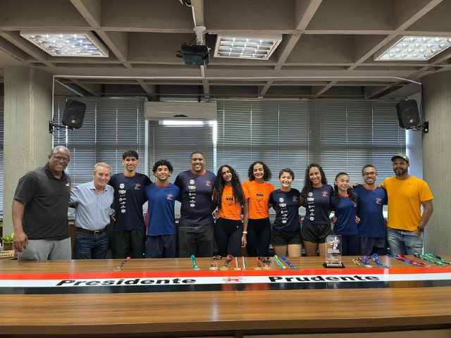 Prefeito recepciona atletas do atletismo de Prudente campeões nos Jogos da Juventude