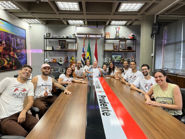 Prefeito recebe membros da Associação de Capoeira Três Gerações