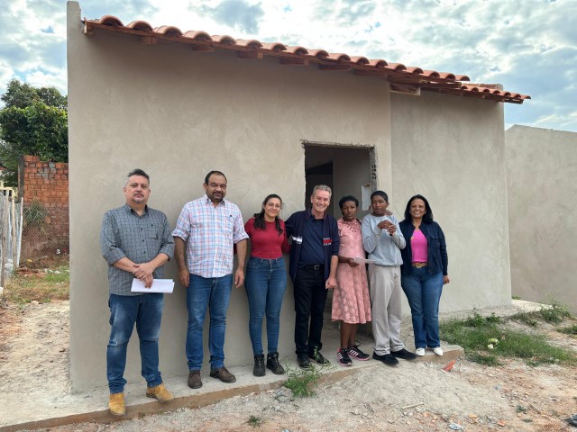 Ed visita obra das casas que serão cedidas a moradores de áreas de risco 