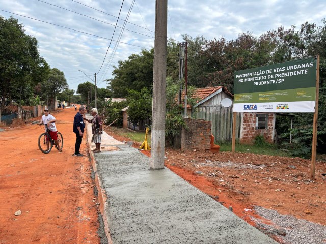 Prefeitura executa pavimentação da Rua Ademário Botta, no Distrito de Floresta do Sul