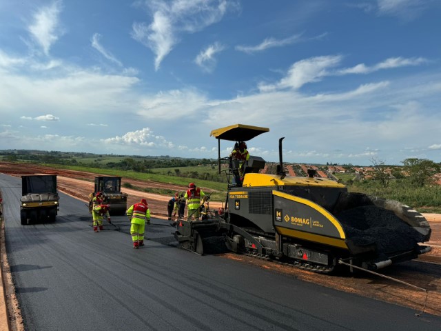 Prefeitura inicia pavimentação da avenida que vai ligar Humberto Salvador ao João Domingos