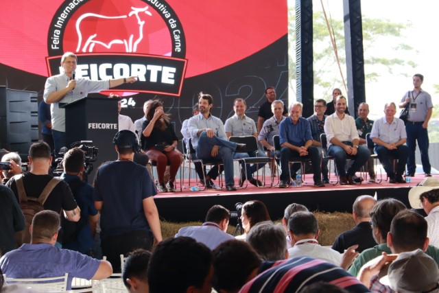 Prefeito Ed Thomas participa de lançamento da Feicorte, com presença do governador