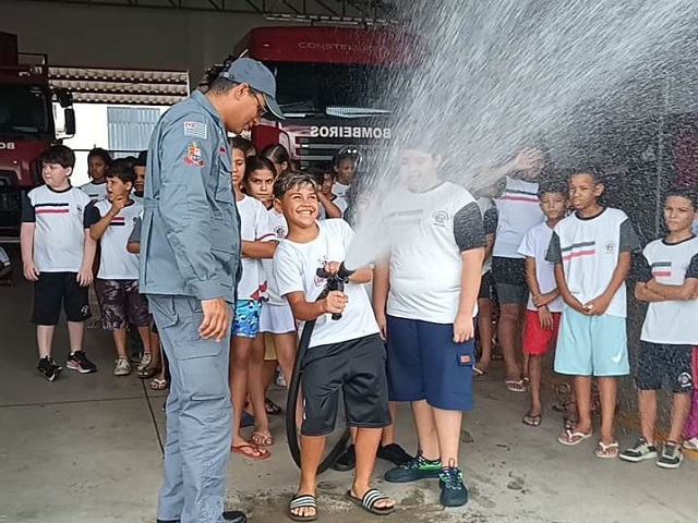 Seduc promove ‘Aula Magna’ do Programa Bombeiro na Escola com captura de jacaré