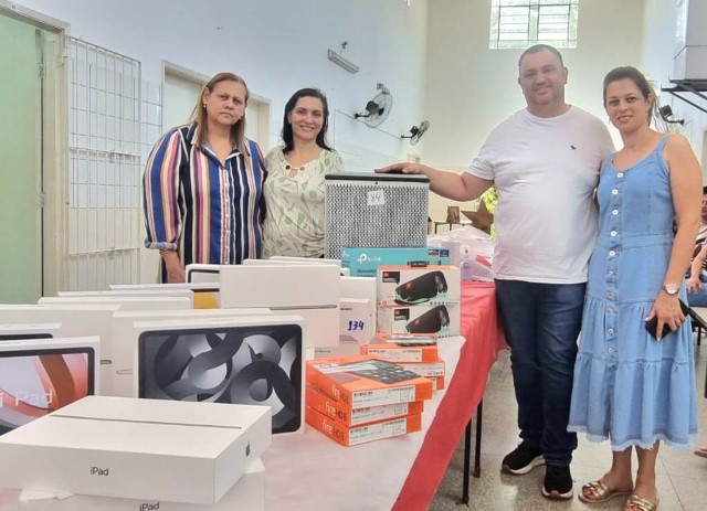 Seduc distribui tablets e eletrônicos a escolas municipais doados pela Receita Federal