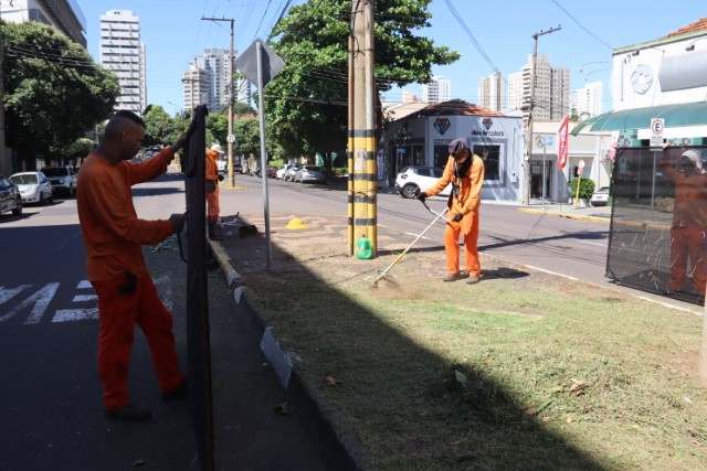 Ações de zeladoria seguem na Praça do Jardim Boa Vista e na região central