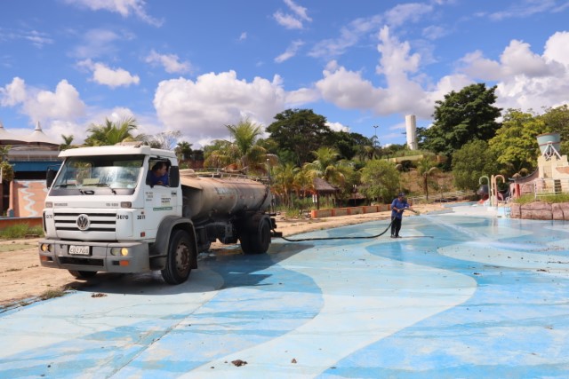 Prefeitura de Prudente inicia limpeza do Parque Aquático da Cidade da Criança 