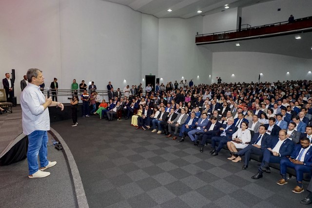 Prefeito Tupã participa de evento no Palácio dos Bandeirantes com governador Tarcísio