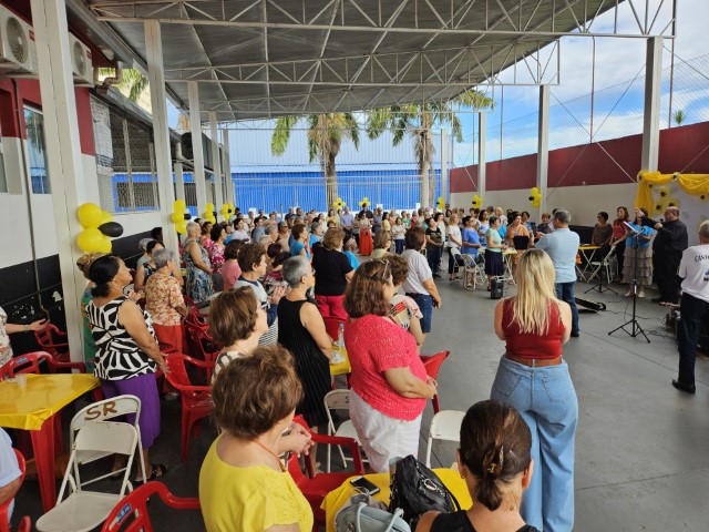 1º Encontro do CRI reúne mais de 100 idosos, com apresentação do grupo de Cantoterapia