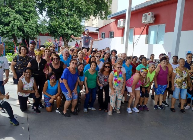 Carnaval é tema de coreografia no Centro de Referência do Idoso (CRI)