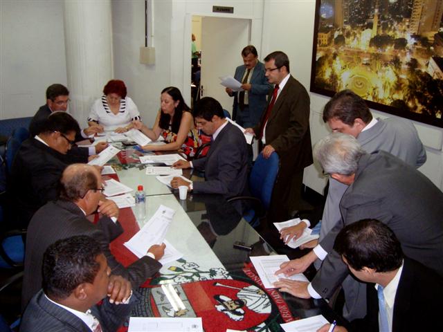 Câmara aprova alteração em referências salariais para 42 cargos públicos municipais