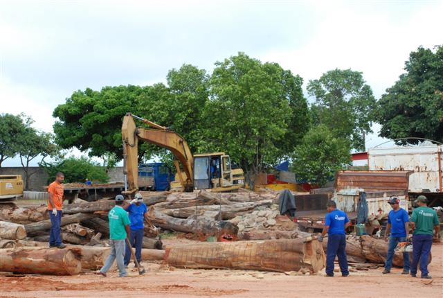 Obras realiza conservação de estradas rurais e recuperação da ponte do Jabaquara