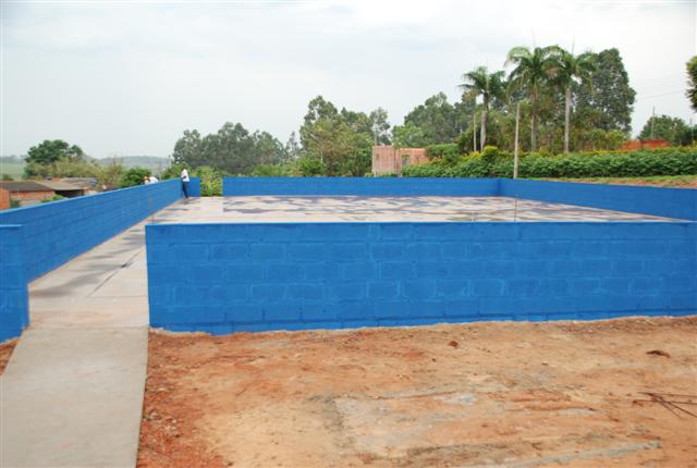 Secretaria de Obras finaliza quadra no Anita Tiezzi com pintura e plantio de grama