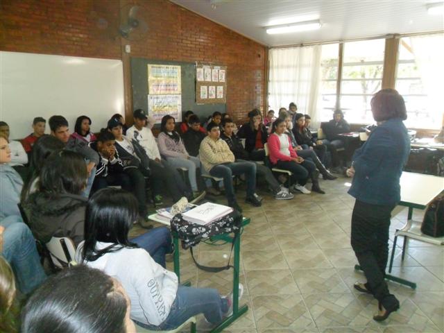 Alunos da escola Celestina de Campos participam de palestra sobre o poder da motivação