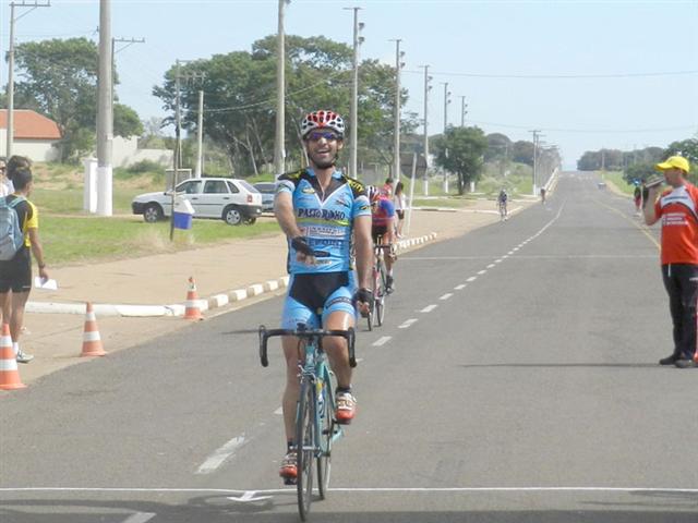 Irmãos Mauricio e Almir Lobo participam do Torneio de Verão em Ilha Comprida