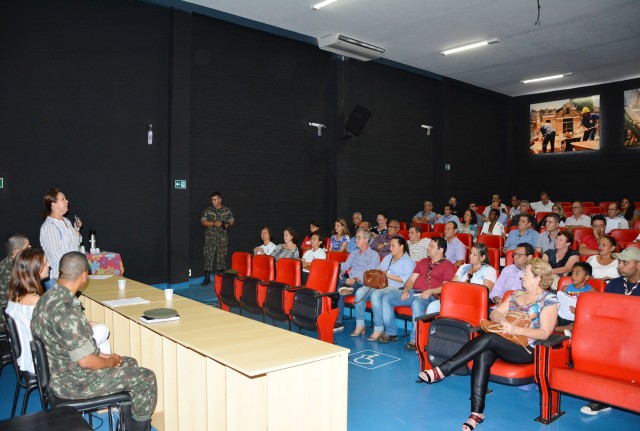 Campanha do Agasalho 2017 estima arrecadar 160 mil peças de roupa