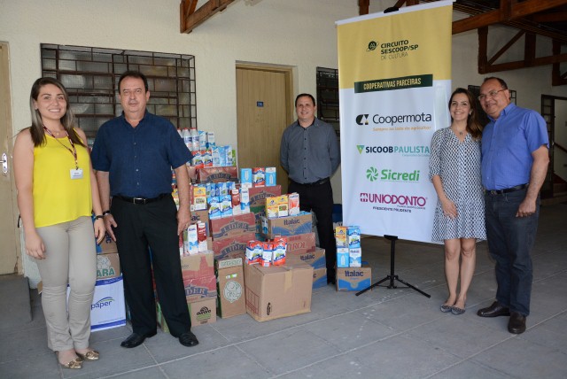 Fundo Social recebe 1.500 litros de leite doados por cooperativas de crédito