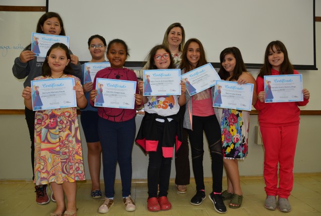 Inova certifica segunda turma da oficina de lógica de programação para meninas