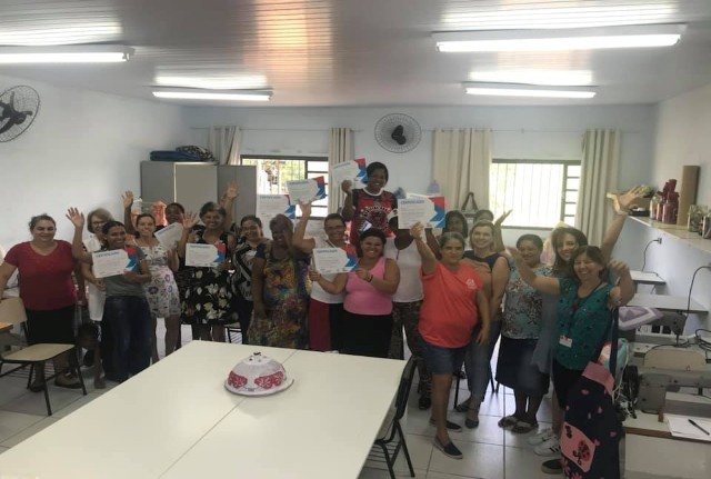 Projeto Além da Costura  oferece cursos gratuitos 