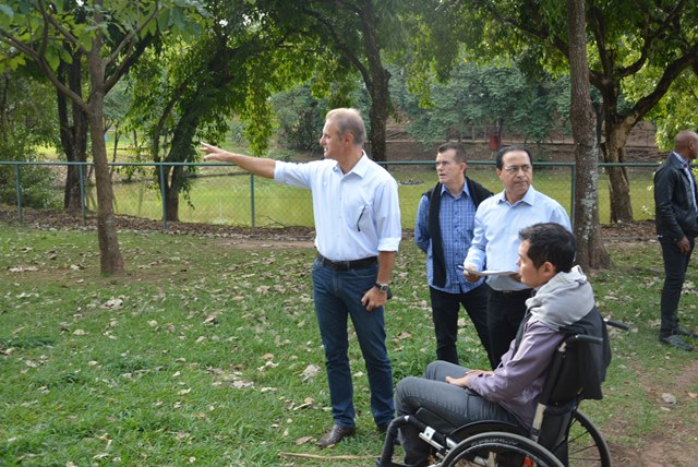 Prefeito visita Praça das Andorinhas e determina melhorias no local