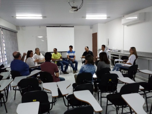 Assessora da secretaria estadual  debate diretrizes do Programa VerdeAzul 