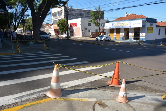 Prefeitura promove adequações de acessibilidade em cruzamento da Av. Manoel Goulart