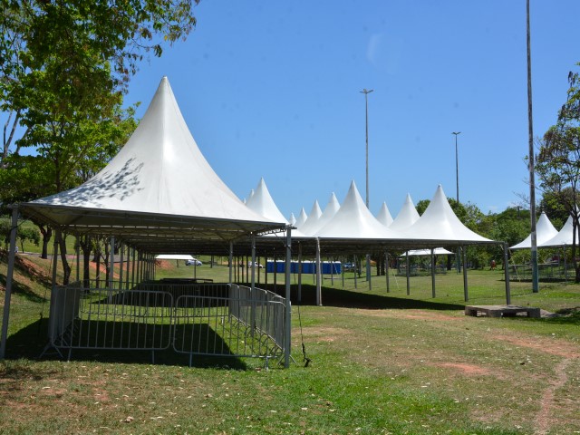 Tendas já estão prontas para o Brinca Prudente neste sábado no Parque do Povo 