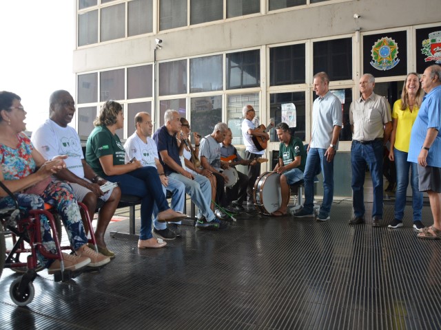 Associação de Proteção aos Cegos realiza apresentação musical na Prefeitura